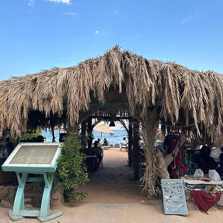 Amanda Beach Hotel